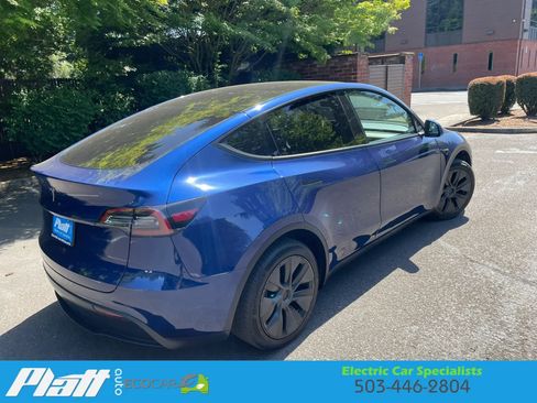 Used 2024 Tesla Model Y Long Range RWD image 11