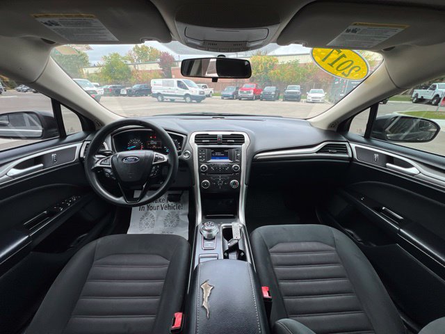 Used 2017 Ford Fusion SE FWD image 18