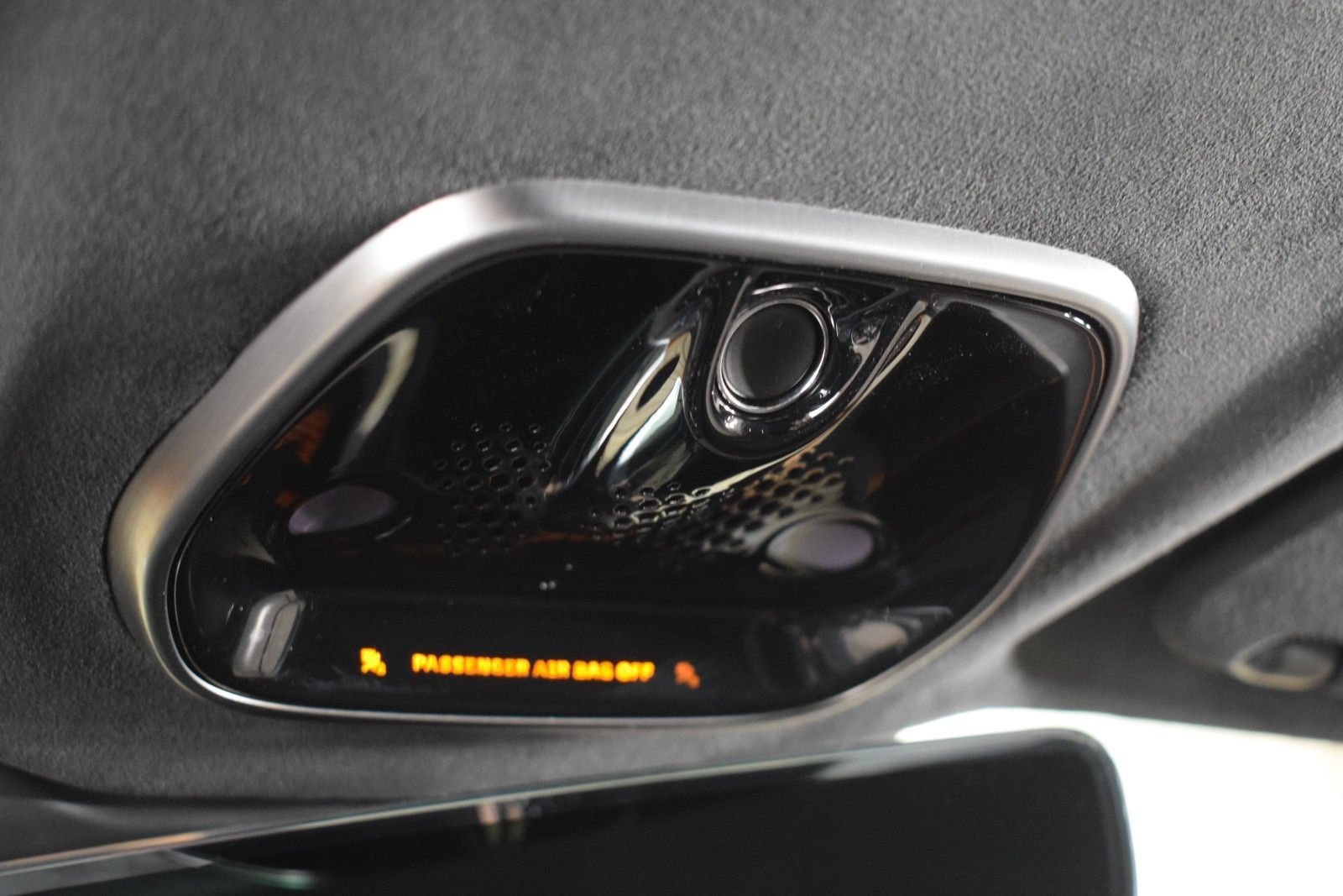 Used 2024 McLaren Artura RWD image 31