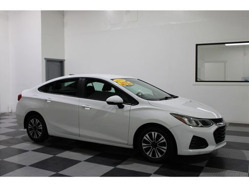 Used 2019 Chevrolet Cruze Sedan image 1