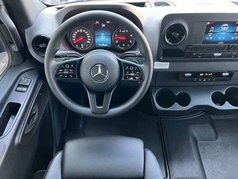 Used 2022 Mercedes-Benz Sprinter 2500 image 34