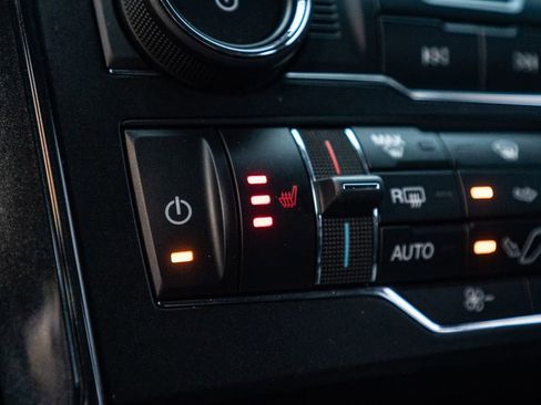 Used 2019 Ford Explorer XLT w/ XLT Sport Appearance Package image 27