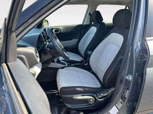 Certified 2025 Hyundai Venue SEL FWD image 6