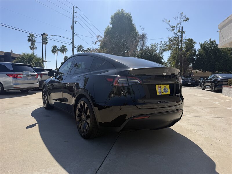 Used 2022 Tesla Model Y Performance AWD/4WD image 3