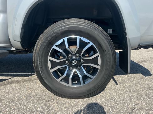 Used 2020 Toyota Tacoma TRD Sport image 33
