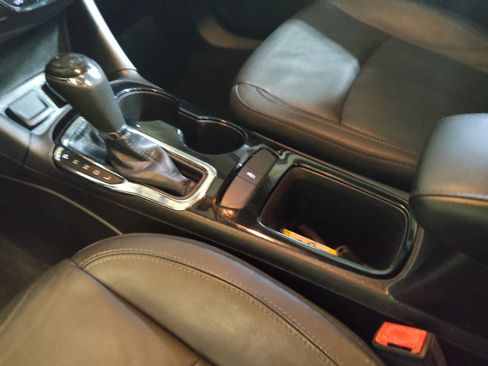 Used 2017 Chevrolet Cruze Premier FWD image 26