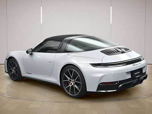 Certified 2025 Porsche 911 Targa 4 GTS AWD/4WD image 3