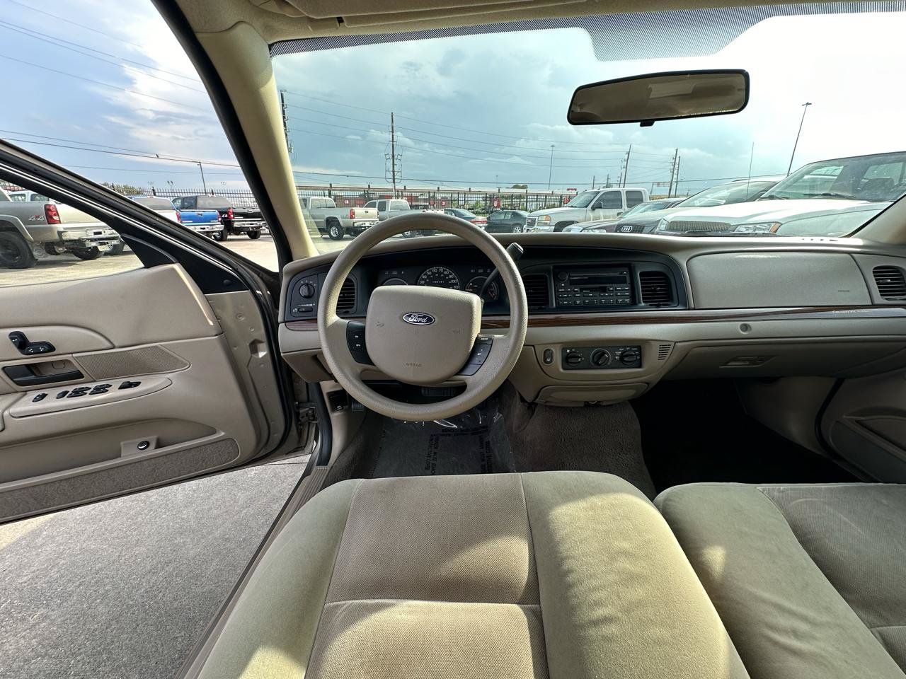 Used 2005 Ford Crown Victoria RWD image 22