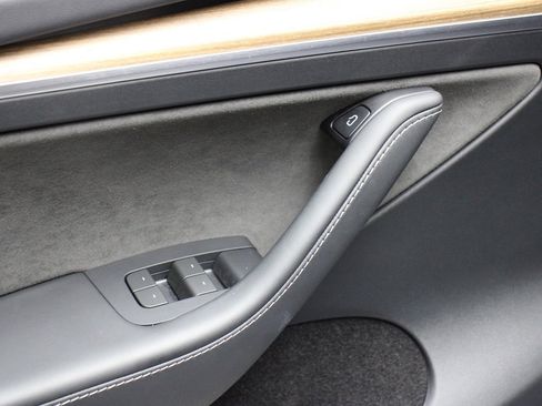 Used 2024 Tesla Model Y Performance image 35