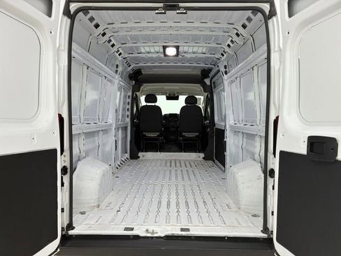 Used 2025 RAM ProMaster 2500 w/ Convenience Group FWD image 16