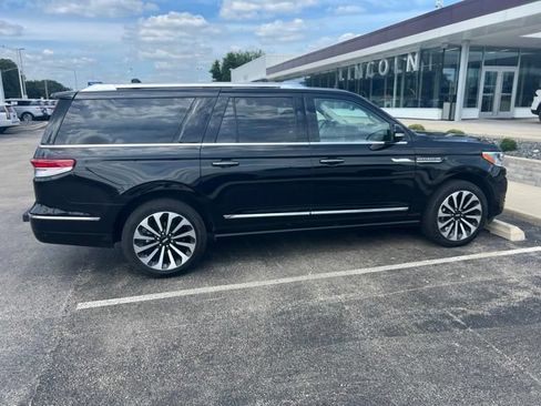 Used 2024 Lincoln Navigator L Reserve AWD/4WD image 2