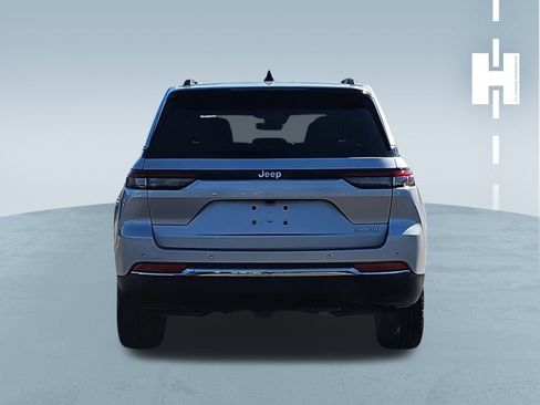 Used 2025 Jeep Grand Cherokee Laredo X w/ Trailer Tow Package image 4