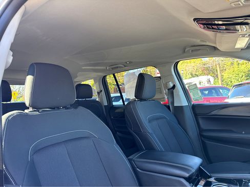 Used 2023 Jeep Grand Cherokee Laredo image 8