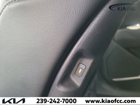 Certified 2023 Kia Sorento LX FWD image 17