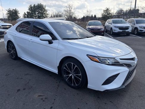 Used 2020 Toyota Camry SE image 5