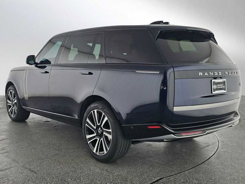 Used 2023 Land Rover Range Rover Long Wheelbase SE image 3