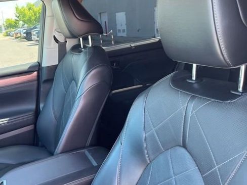 Used 2022 Toyota Highlander Platinum image 12