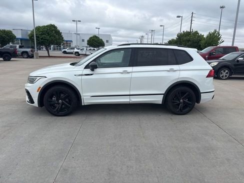 Used 2023 Volkswagen Tiguan SE R-Line AWD/4WD image 4