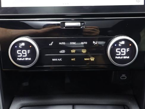 Used 2025 Land Rover Discovery S image 12