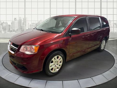 Used 2018 Dodge Grand Caravan SE w/ UConnect Hands-Free Group image 7