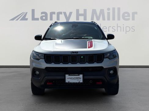 Used 2024 Jeep Compass Trailhawk image 9