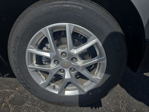 Used 2024 Chevrolet Equinox LT FWD image 6
