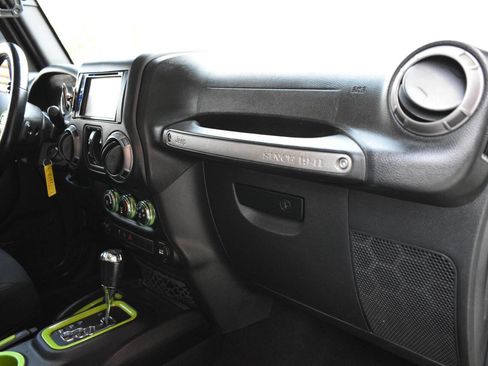 Used 2018 Jeep Wrangler Unlimited Sport S image 19