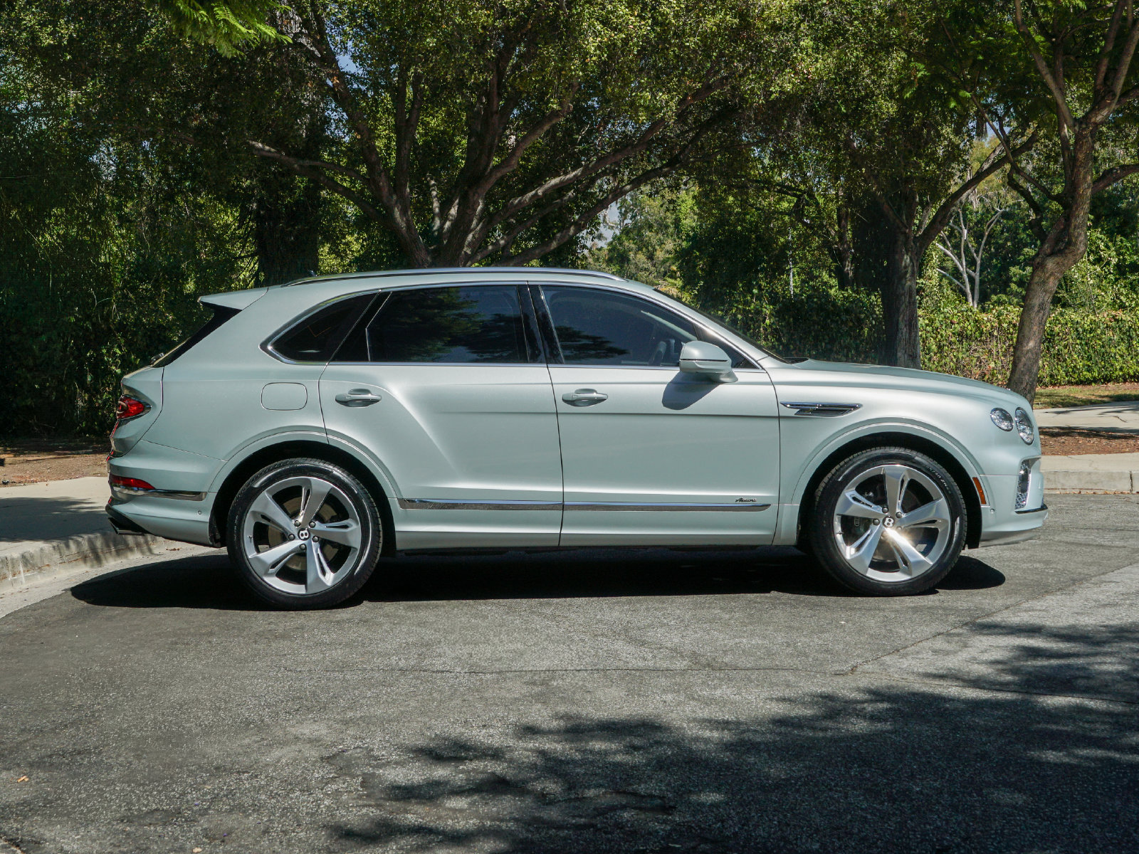 Certified 2023 Bentley Bentayga AWD/4WD image 8
