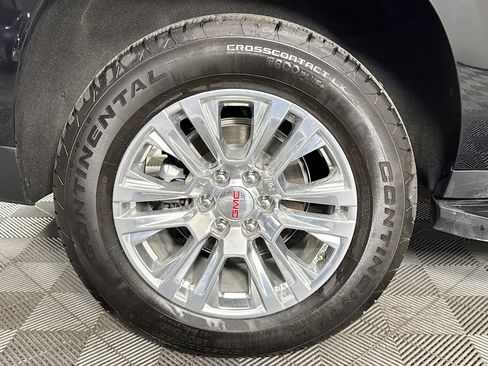 Used 2025 GMC Yukon XL Denali AWD/4WD image 31