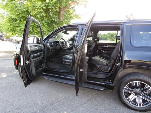 Used 2024 Jeep Wagoneer Series II AWD/4WD image 26