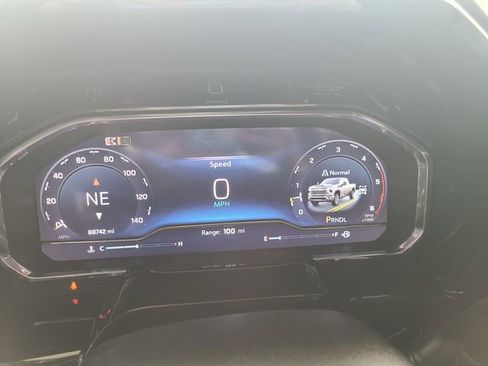 Used 2024 Chevrolet Silverado 2500 High Country w/ High Country Premium Package image 9