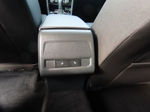 Used 2019 Volkswagen Jetta SE w/ Cold Weather Package image 18