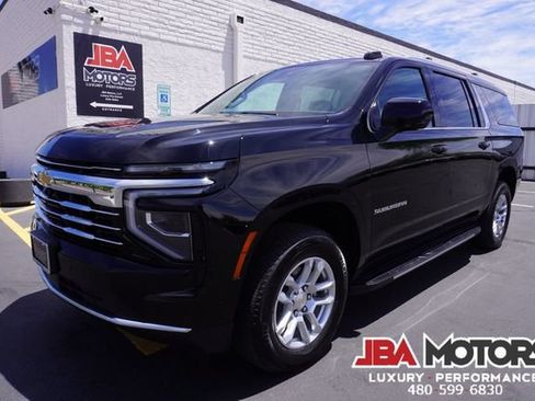 Used 2025 Chevrolet Suburban LT RWD image 37