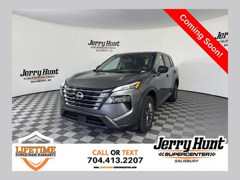 Used 2024 Nissan Rogue S image 1