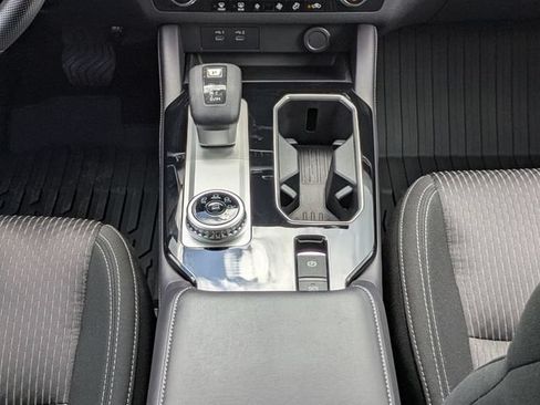 Used 2025 Mitsubishi Outlander ES FWD image 19