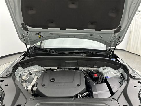 Certified 2025 Volvo XC90 B6 Plus image 27