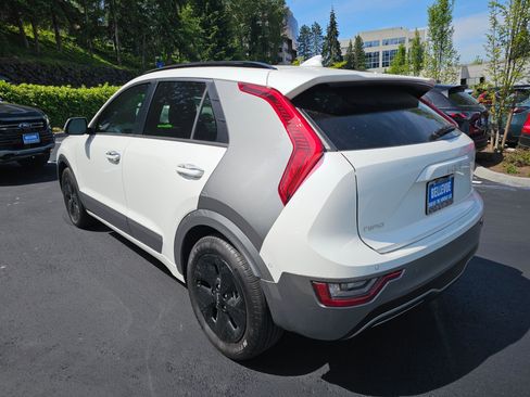 Used 2023 Kia Niro Wave FWD image 5