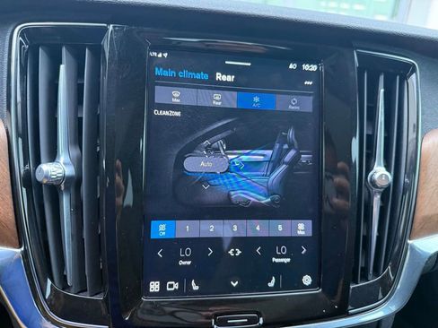 Used 2022 Volvo S90 B6 Momentum image 19