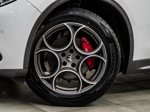 Used 2022 Alfa Romeo Stelvio Ti image 3