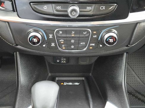 Certified 2023 Chevrolet Traverse LT w/ LT Premium Package FWD image 20