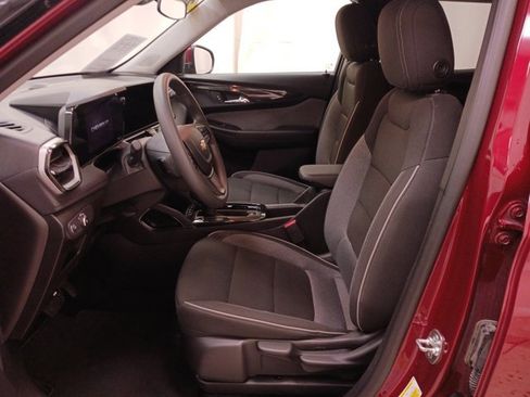 Used 2025 Chevrolet TrailBlazer LT image 12