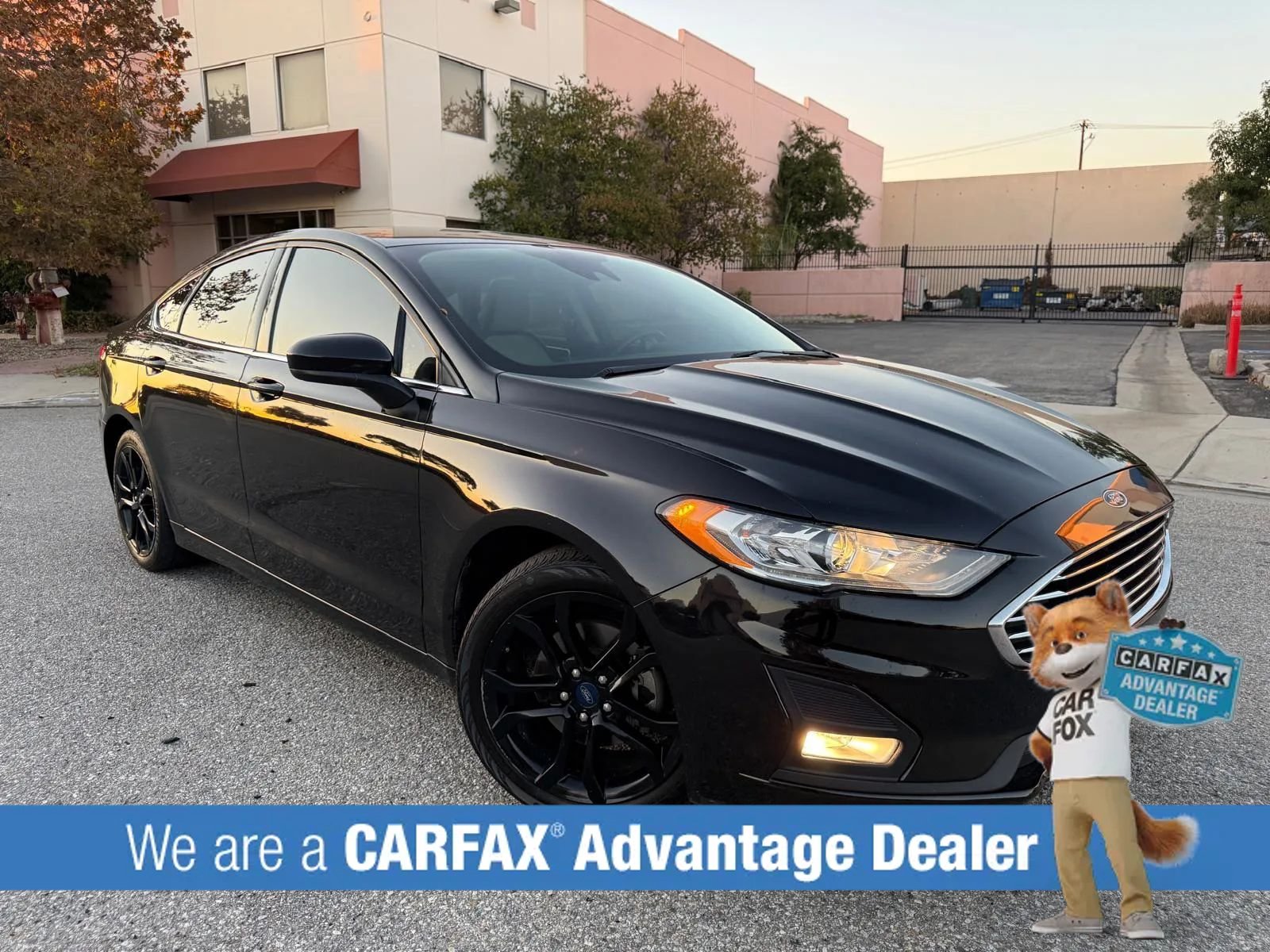 Used 2020 Ford Fusion SE w/ Equipment Group 151A FWD image 2