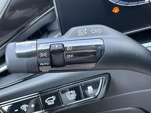 Certified 2025 Kia Niro SX Touring image 32