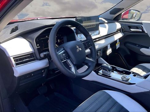 New 2026 Mitsubishi Outlander FWD image 6