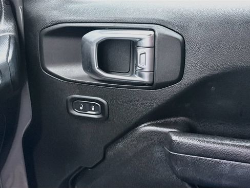 Used 2023 Jeep Wrangler Unlimited w/ Sun & Screen Package AWD/4WD image 18