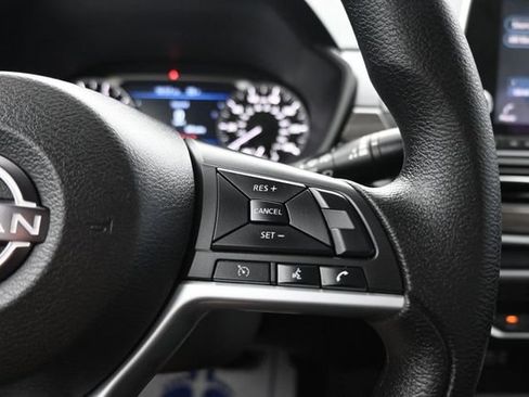 Used 2025 Nissan Altima 2.5 SV FWD image 15