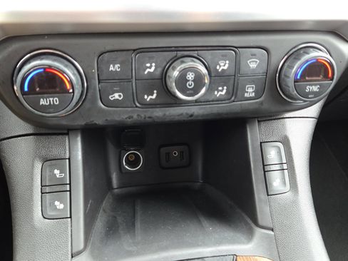 Used 2018 GMC Acadia SLE image 26