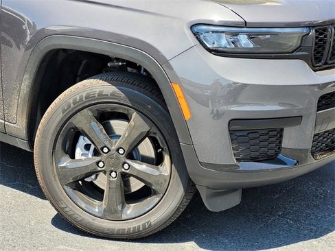 New 2025 Jeep Grand Cherokee L Altitude image 5