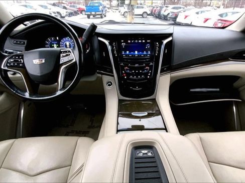 Used 2019 Cadillac Escalade ESV Luxury image 14