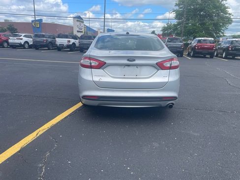 Used 2016 Ford Fusion SE FWD image 6